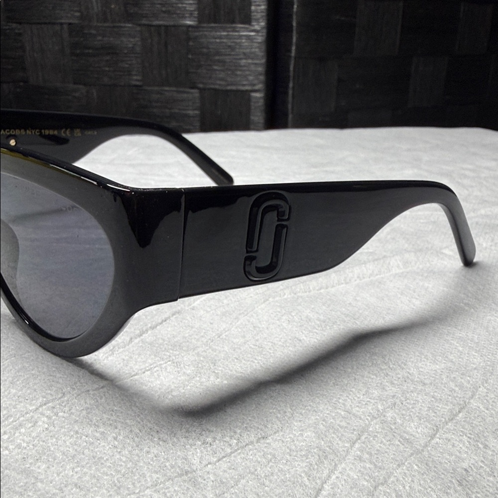 Marc Jacobs NYC  Black Cat-Eye Sunglasses - Picture 3 of 5